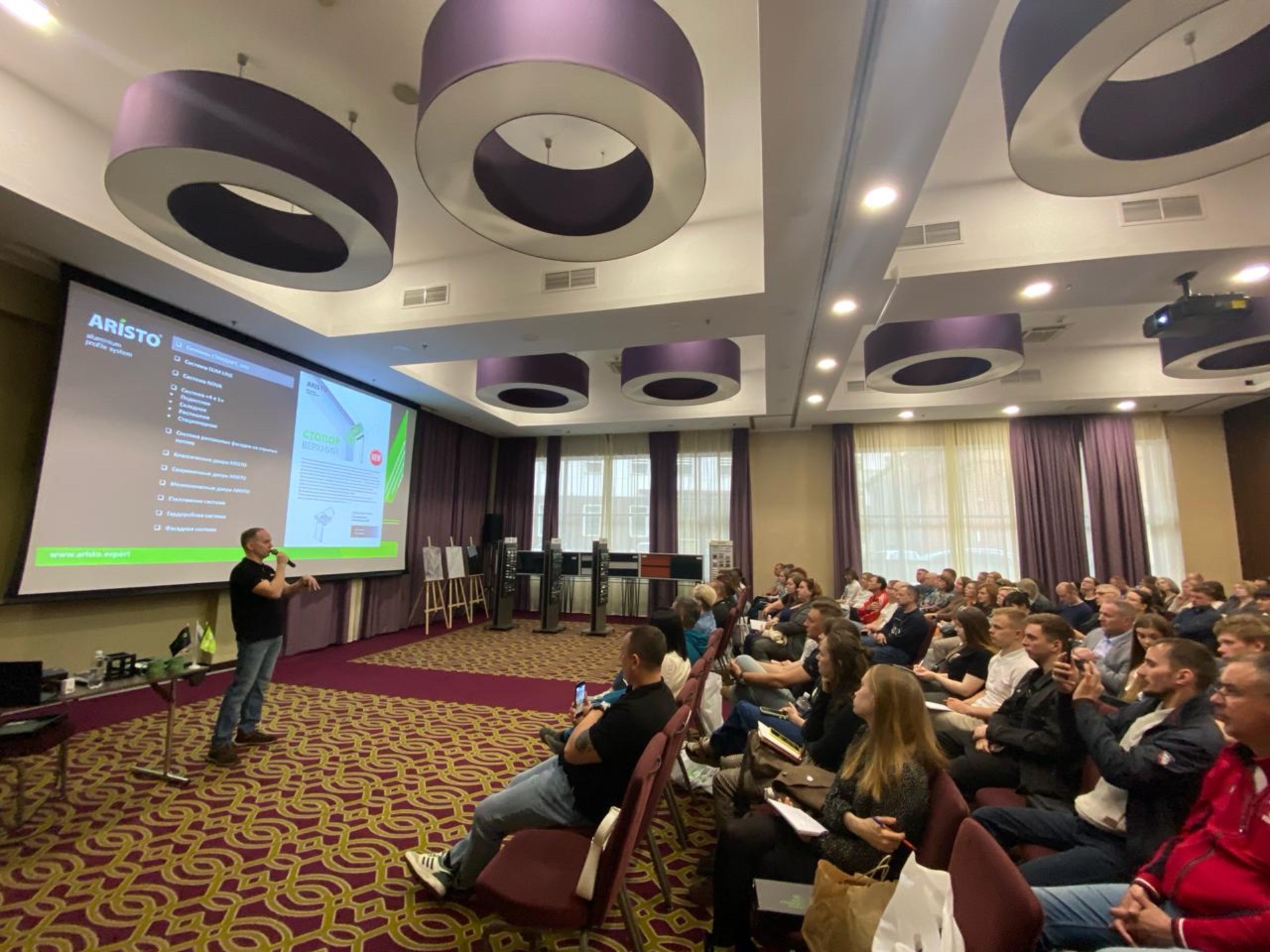 Провели семинар для специалистов мебельного рынка в Иркутске